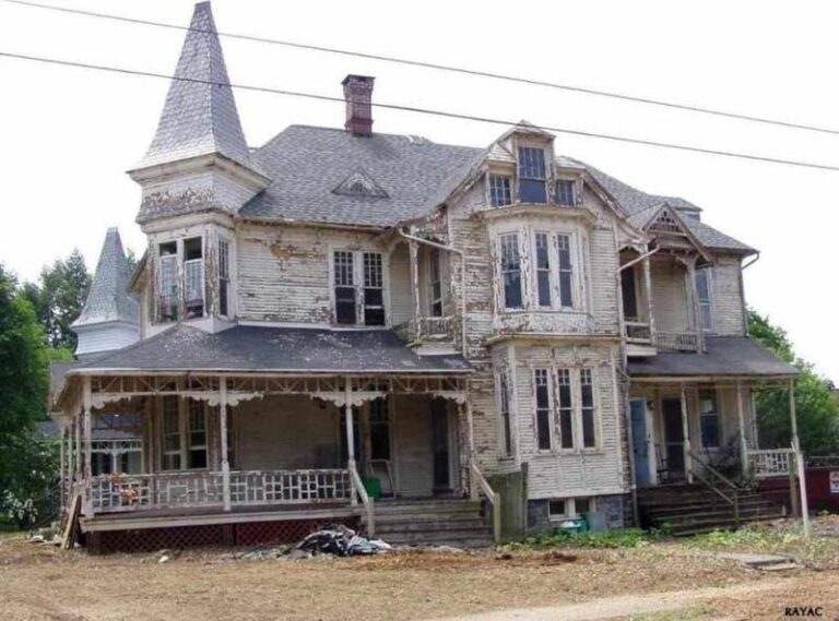 Old house from 1887 was about to collapse – but check it out now