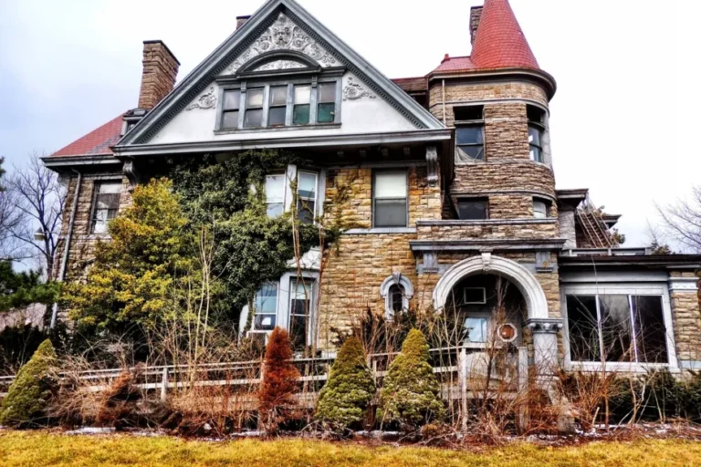 1886 Historic A. E. Burckhardt House In Cincinnati, Ohio