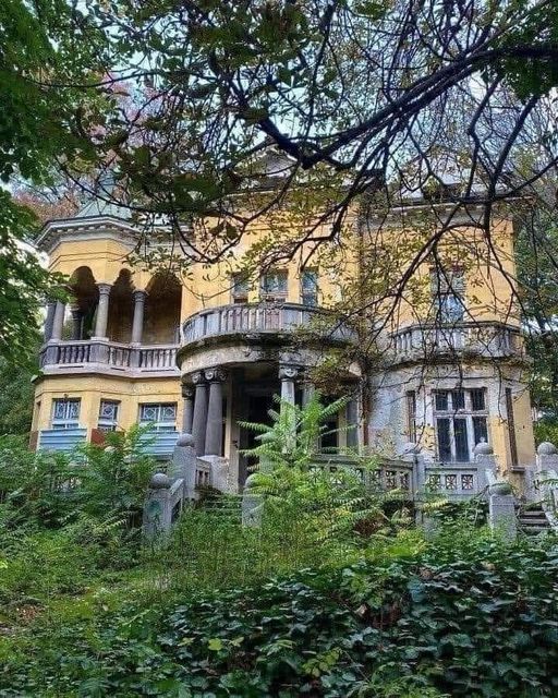 The so-called Strawberry House, ancient but Abandoned since 2004…