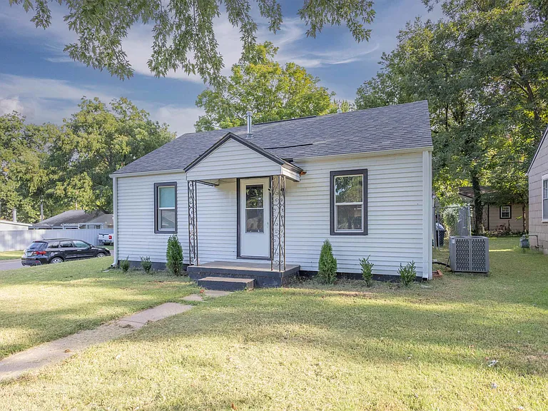 Charming 3-Bedroom Home with Fireplace and Large Shed – Great Value at $160K!