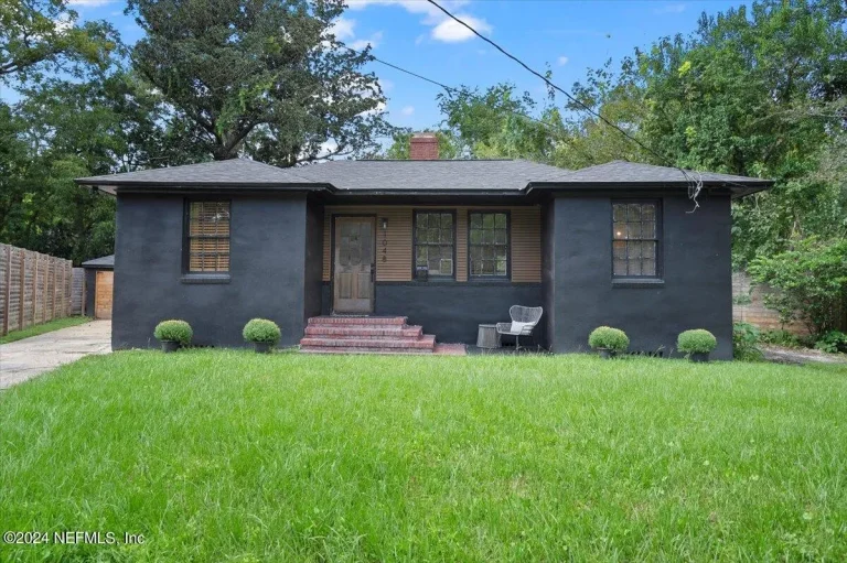 Charming 3-Bedroom, 1-Bath Home in Desirable Murray Hill!