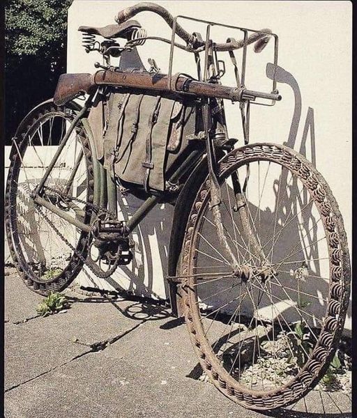 Military bicycle with spring wheels from the 1900’s